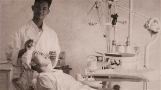 11月-完继文医生进入中国人民解放军第三0三医院，成为牙科科室骨干医师